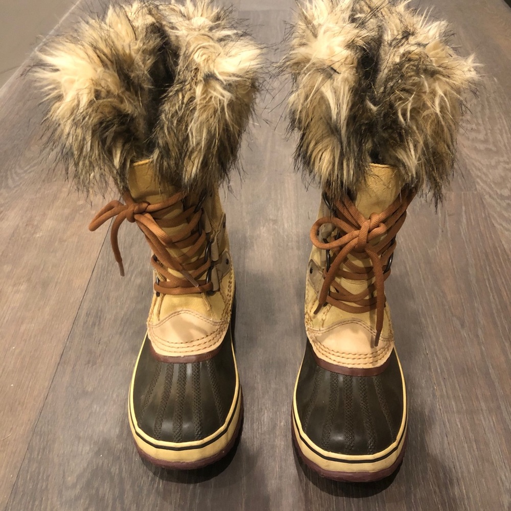 Sorel Joan of Arctic winter boots size 6